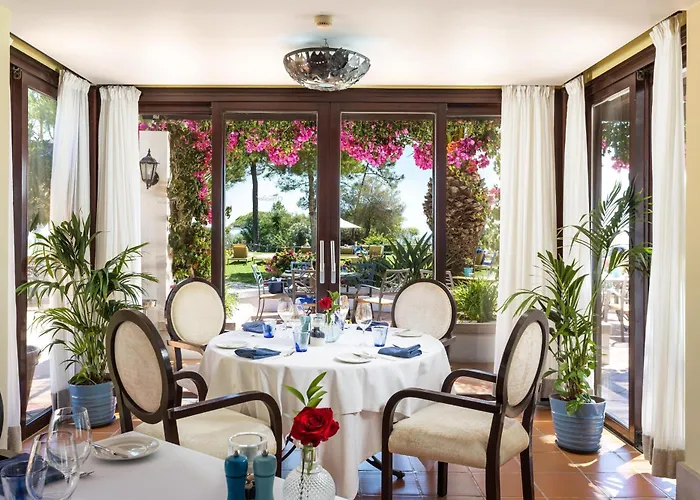 Pine Cliffs Ocean Suites, A Luxury Collection & Spa, Algarve Szálloda