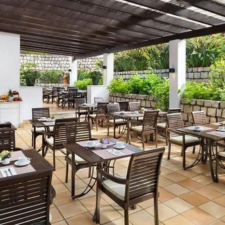 Pine Cliffs Ocean Suites, A Luxury Collection & Spa, Algarve البوفيرا