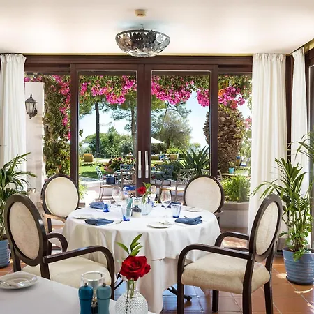 Pine Cliffs Ocean Suites, A Luxury Collection & Spa, Algarve Готель