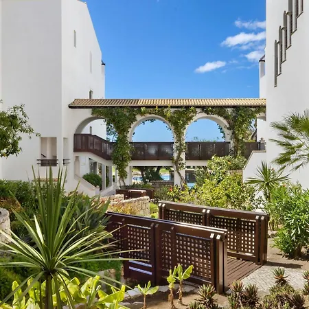 Отель Pine Cliffs Ocean Suites, A Luxury Collection & Spa, Algarve